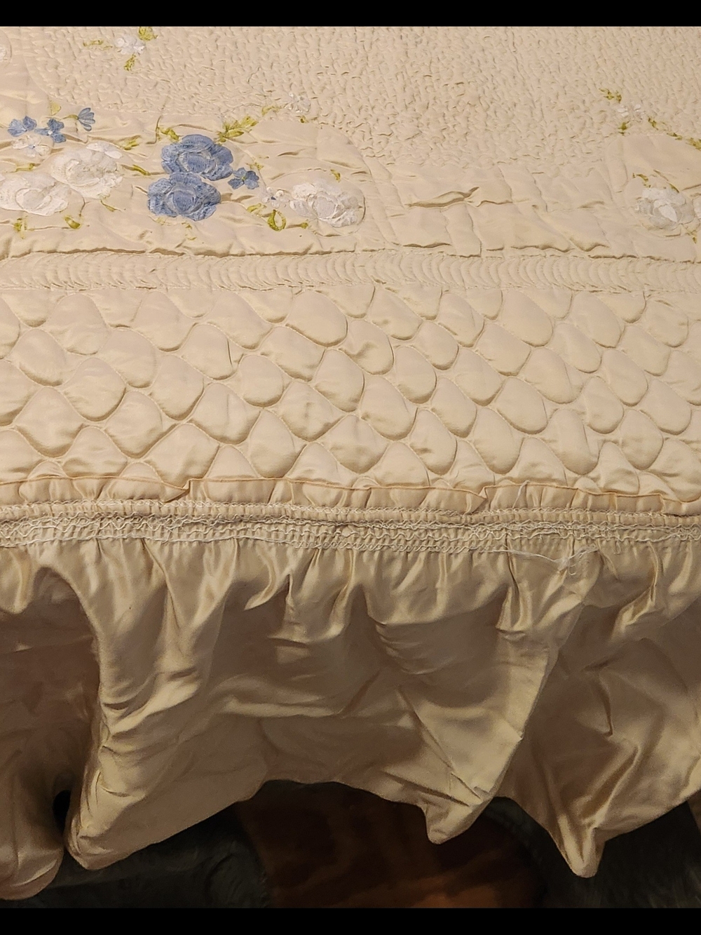 Vintage Quilted Bedspread Raised Floral Candlewick Embroidery  Yellow Base  Full - Picture 4 of 11